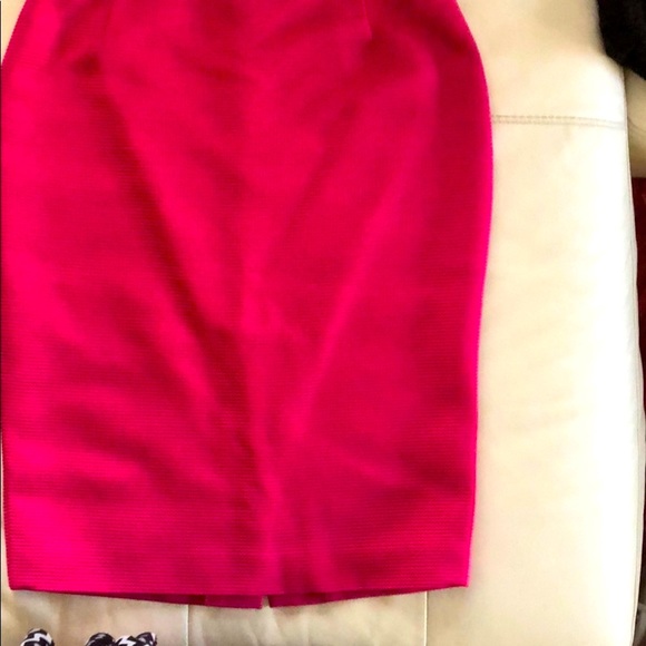 Escada beautiful classy hot pink skirt. 100% authentic in excellent condition - Picture 6 of 12
